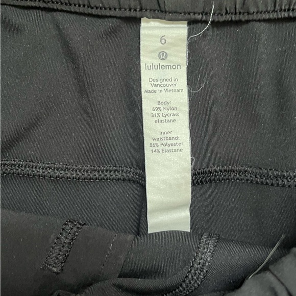 lululemon on the fly short - Picture 4 of 5